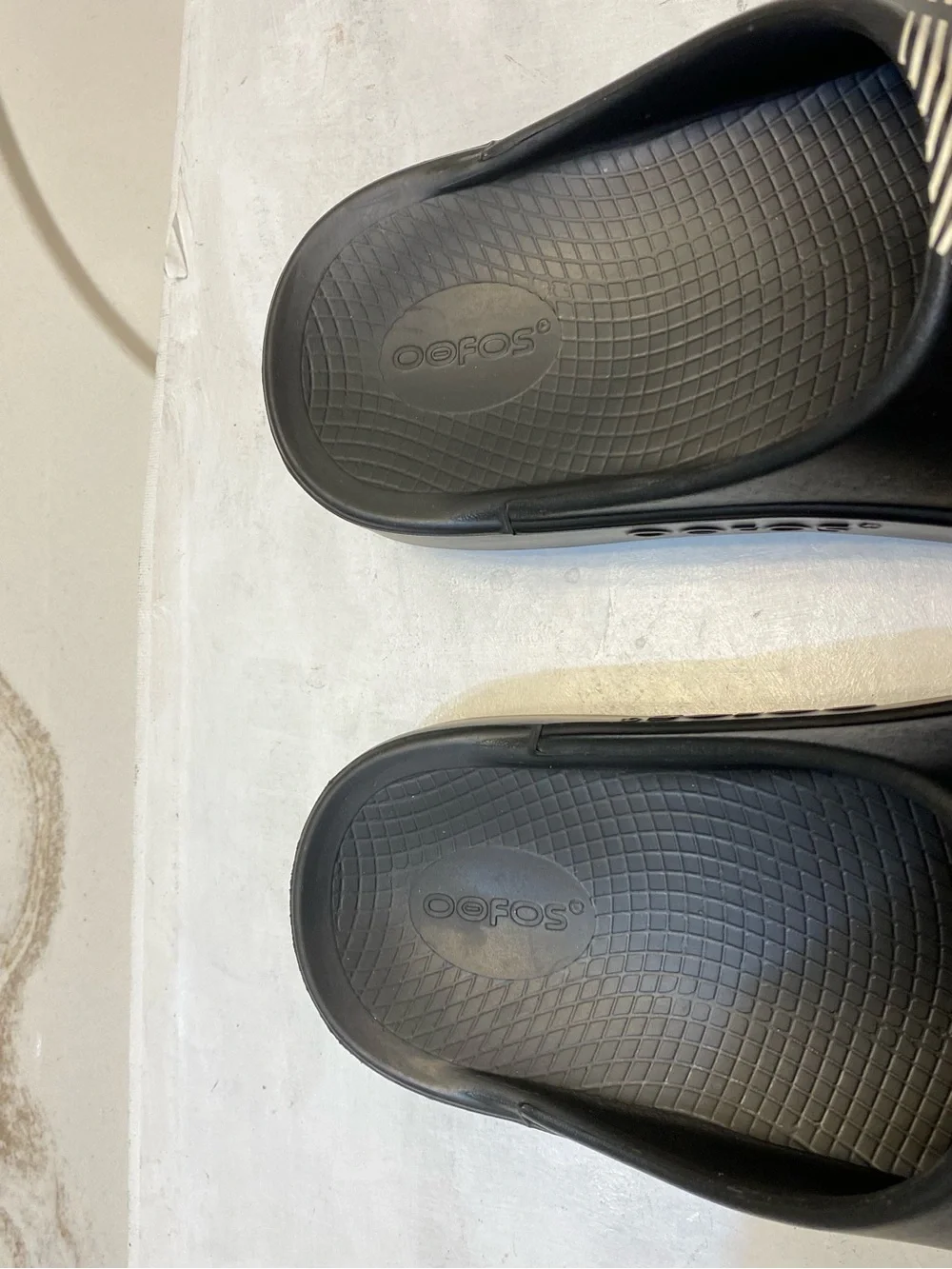 OOFOS men’s slides perfect